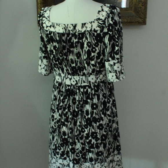 NWT Black and White BCBG Jersey Knit Tunic Dress - Picture 4 of 5
